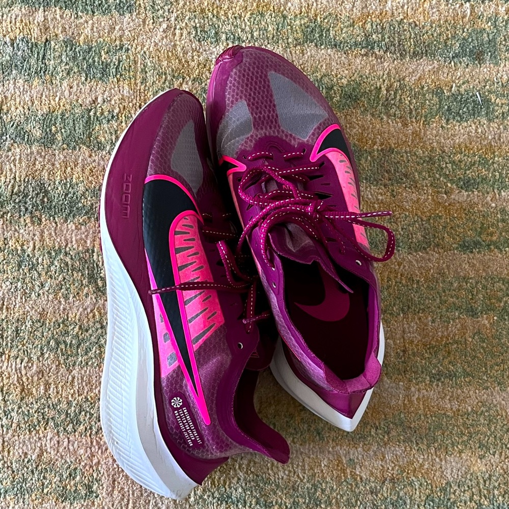 Nike- women’s size 8- fuchsia.